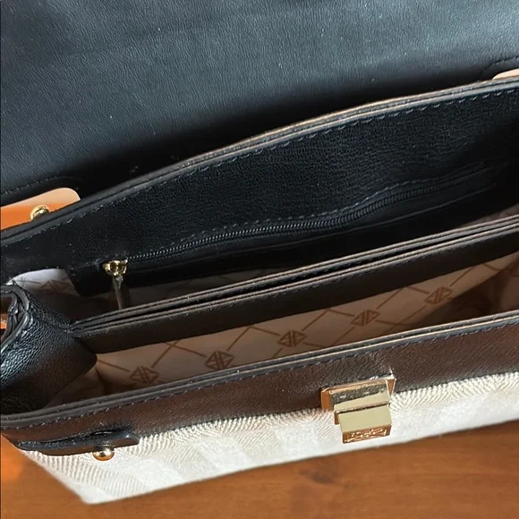 Antonio Milani Black and Cream Handbag - Picture 3 of 11